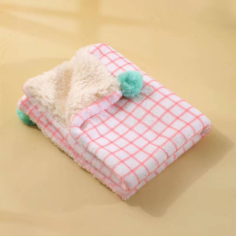 Soft Cat Blanket Warm Fluffy Plush Pet Sleeping Bed Mat for Cats Dogs Washable Thicken Plaid Lamb down Cat Mat Pet Supplies